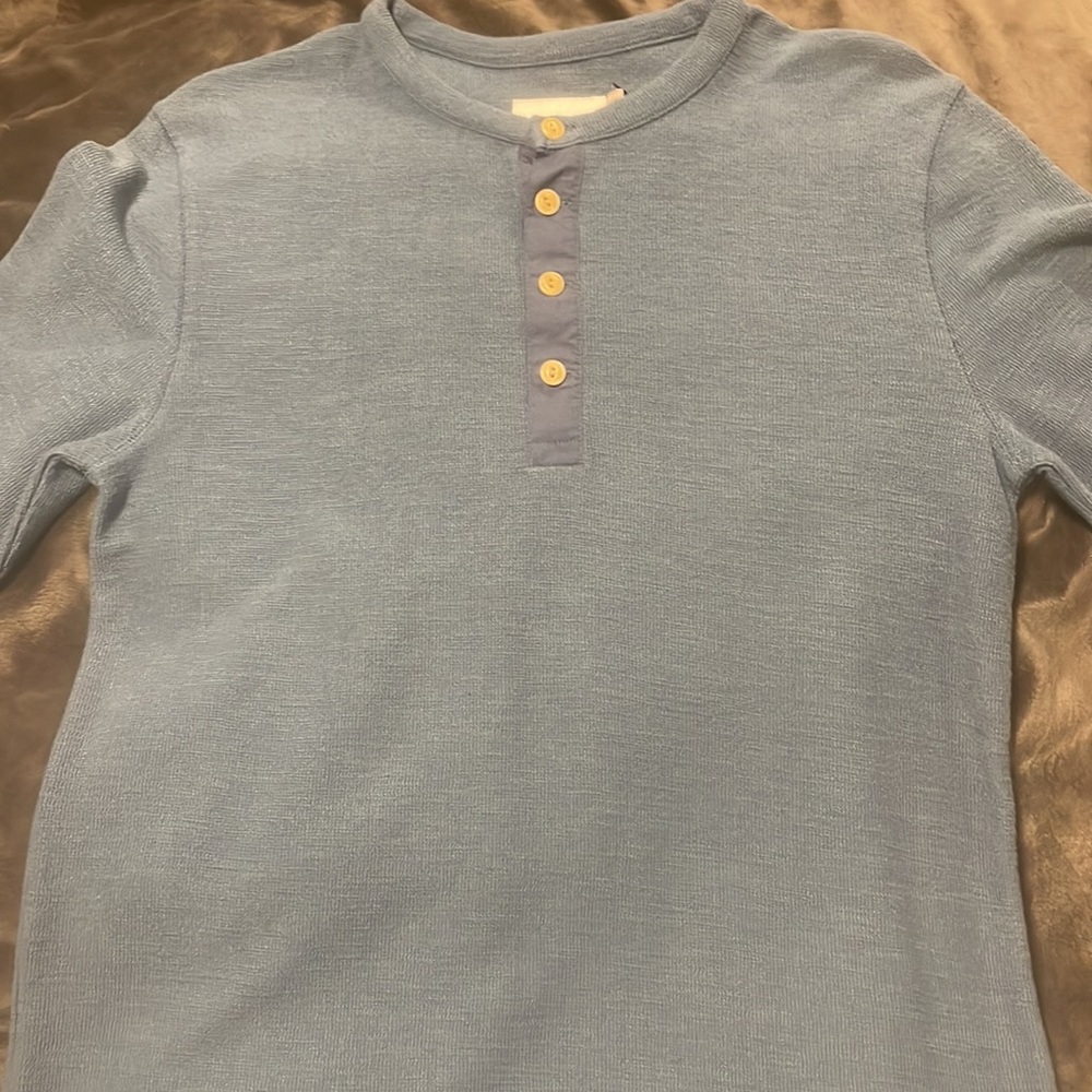 Men’s Medium Goodfelliw & Co long sleeve shirt.